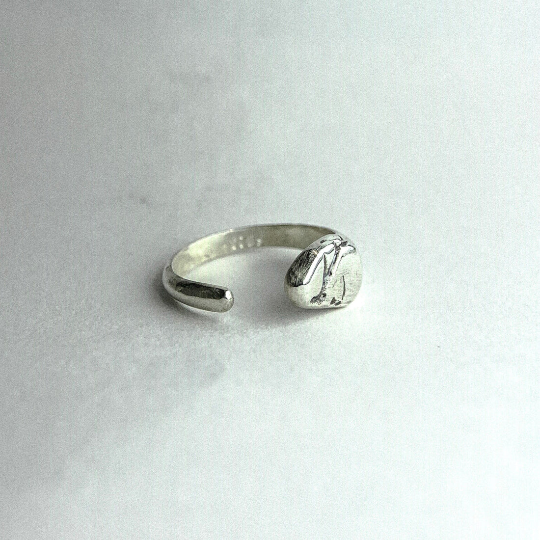 OPEN SIGNET SILVER WITH CRACK