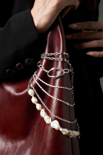 Jewelry as the Perfect Gift When Traveling to Hanoi, Vietnam: Discover Timeless Pieces at Viet Jewelers