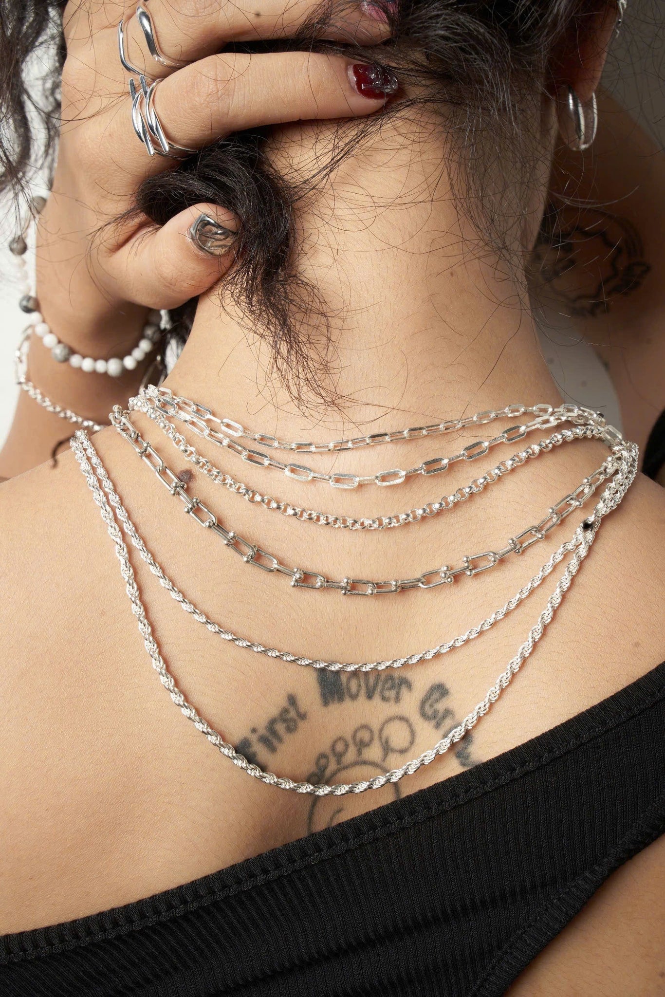 하노이에서 멋진 주얼리 가게를 찾고 계신가요? Viet Jewelers에 방문해 보세요!