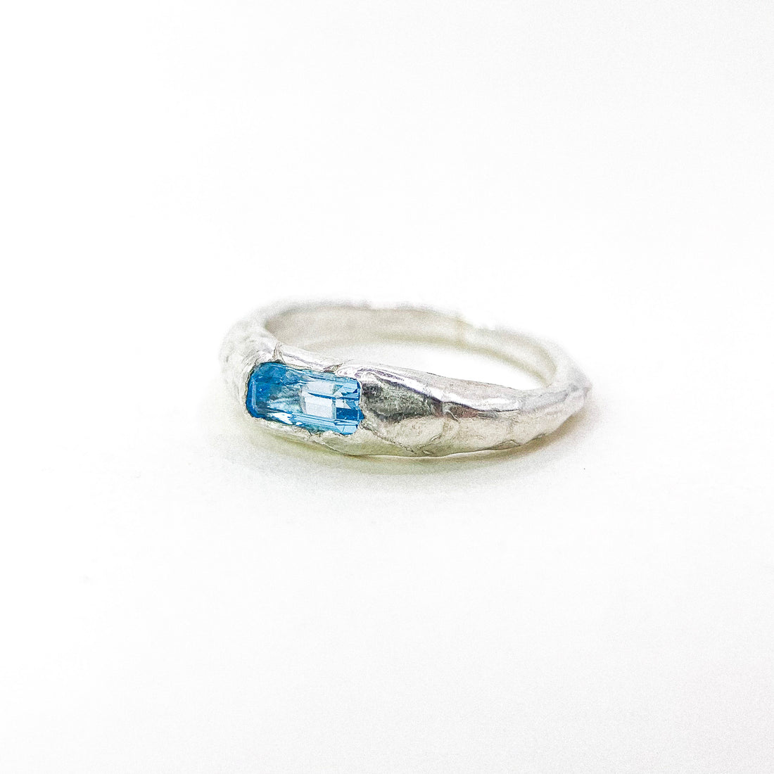 BAR TOPAZ SILVER RING