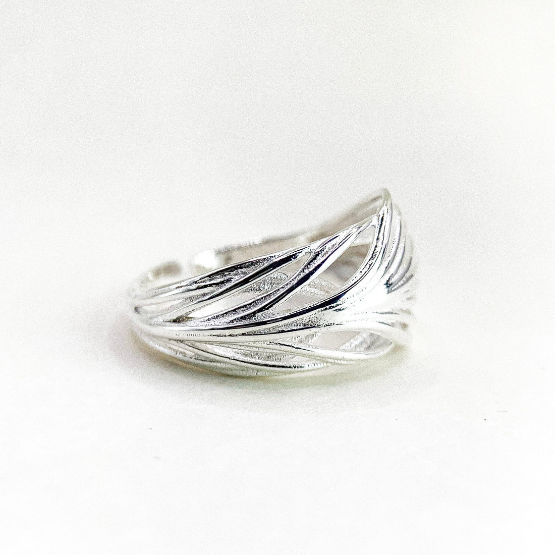 OPEN INTERWINED LINES SILVER RING