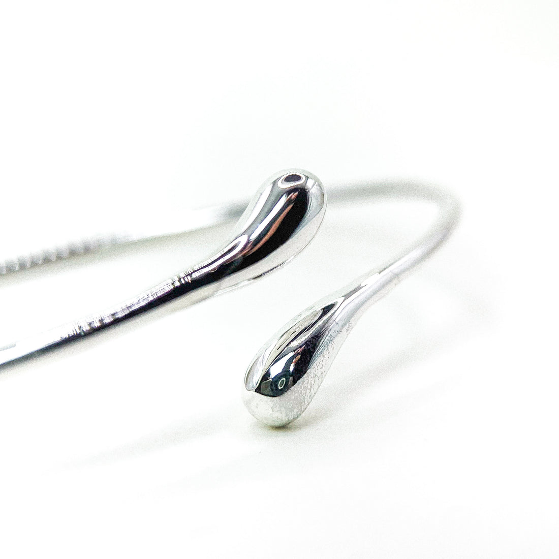 DROP TWIST OPEN SILVER BANGLE