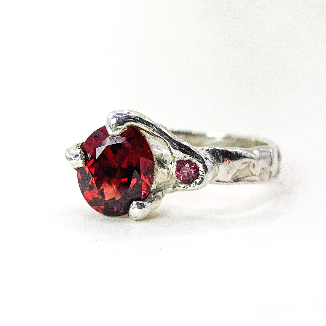 BIG GARNET SILVER RING
