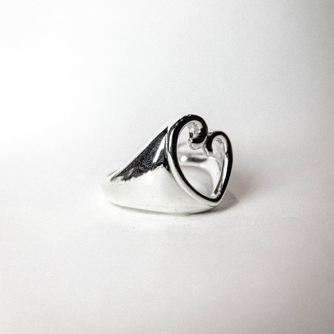 HOLLOW CURVE HEART SILVER RING