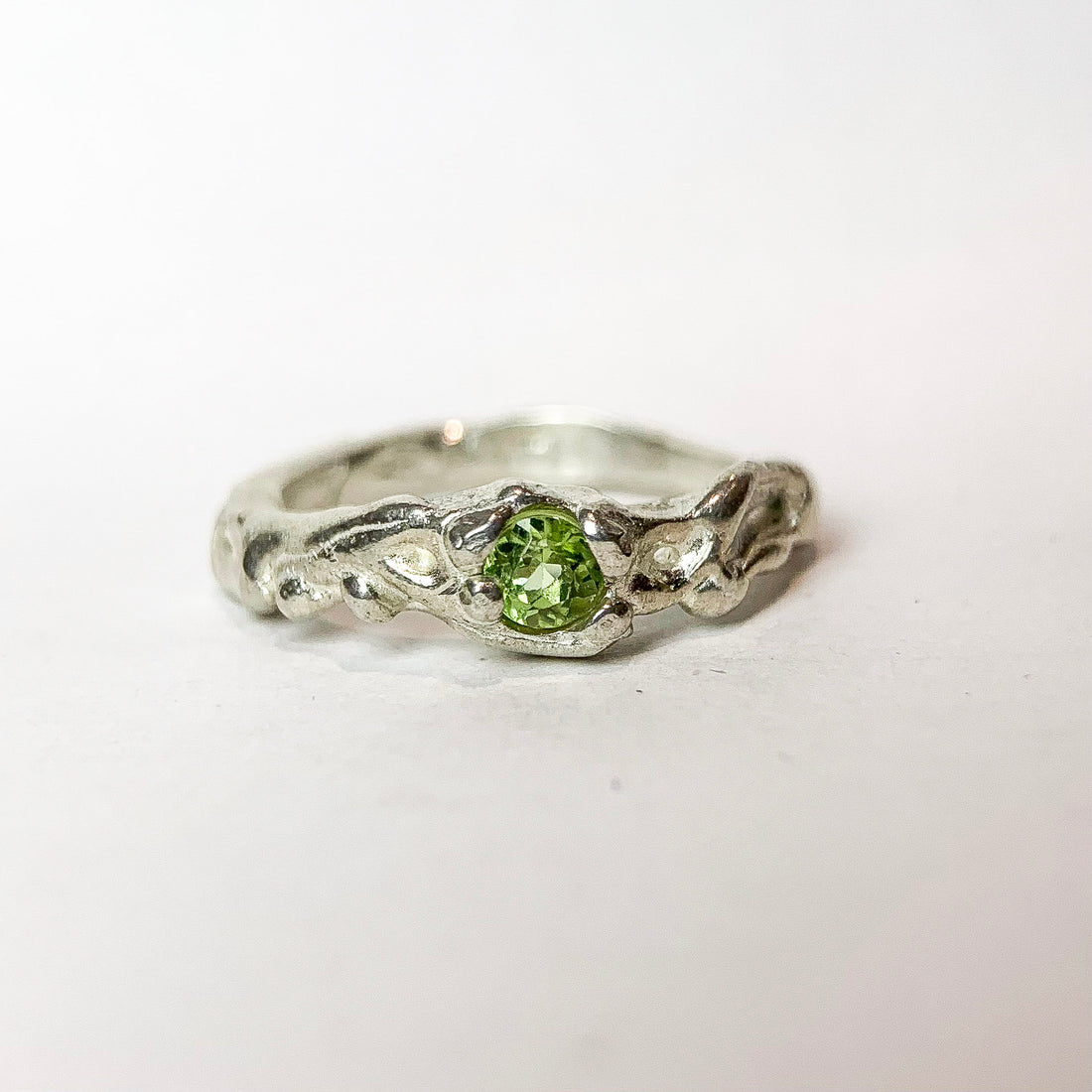 PERIDOT SILVER RING