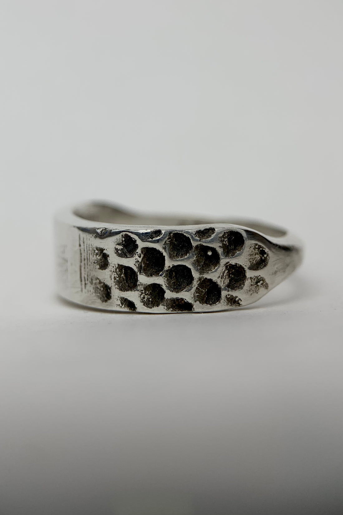 SILVER PITTED BAND RING
