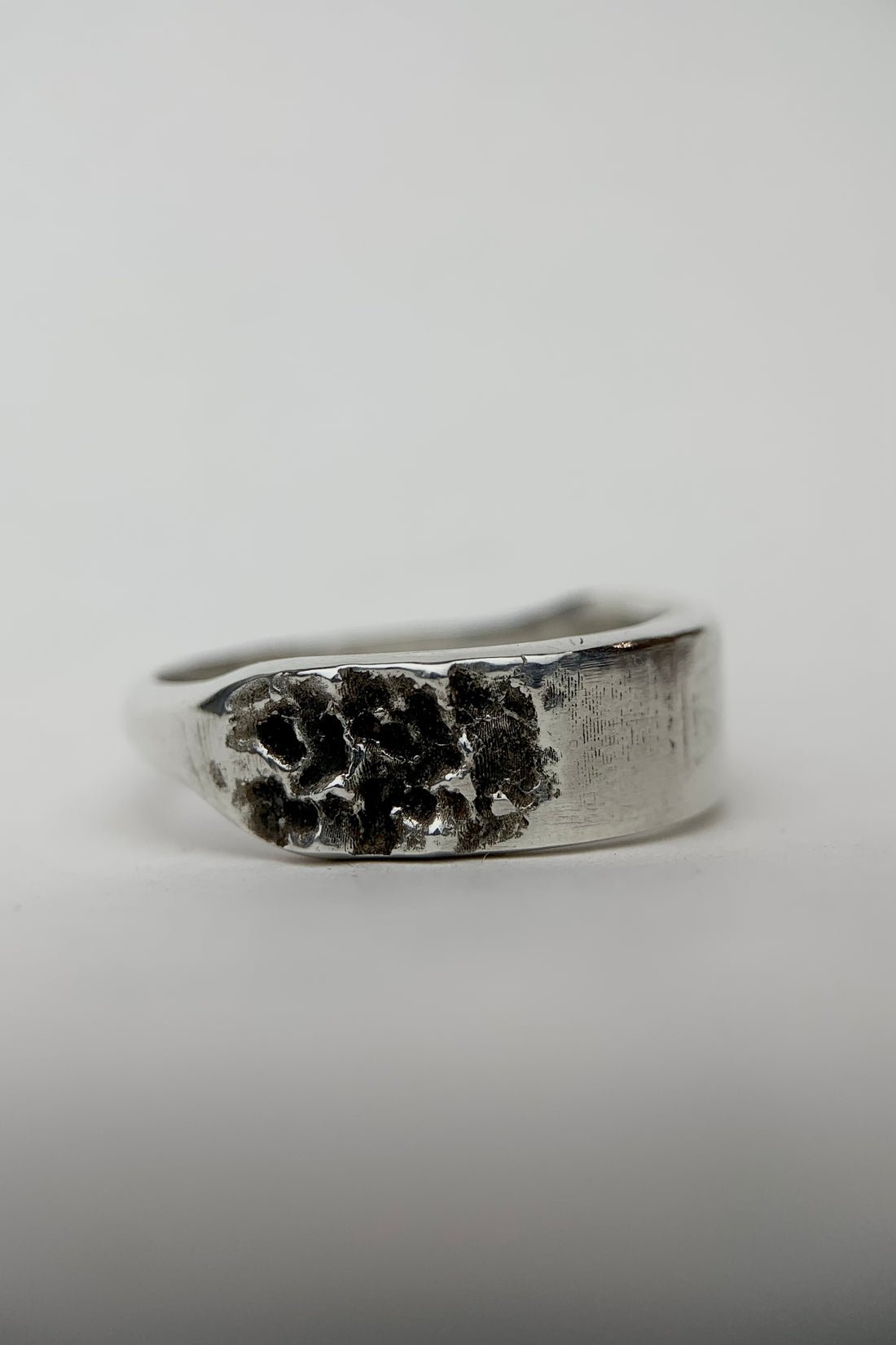 SILVER LAVA TRACE RING